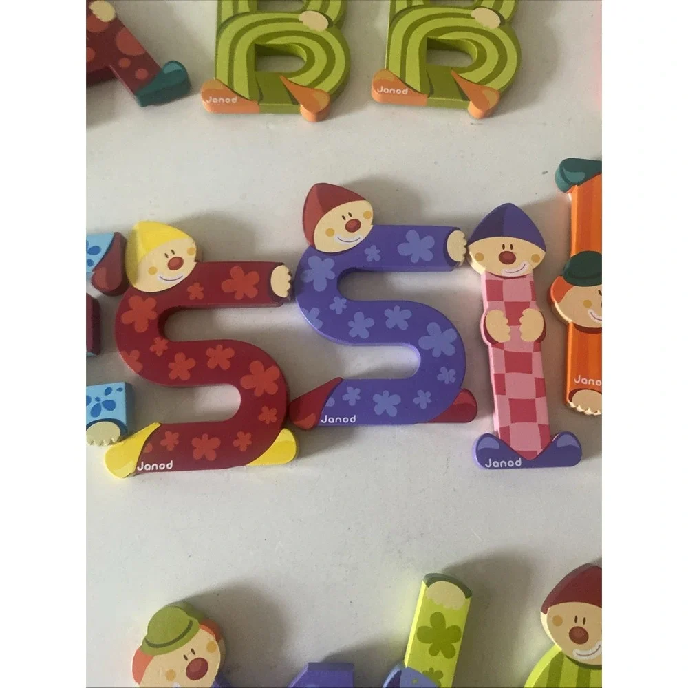 Jonad 21 Letters Wooden Sellout Assorted Alphabet Clown Letters
